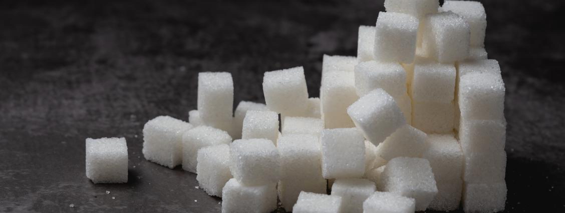 weisser zuckerwürfel Zucker Ernährung
