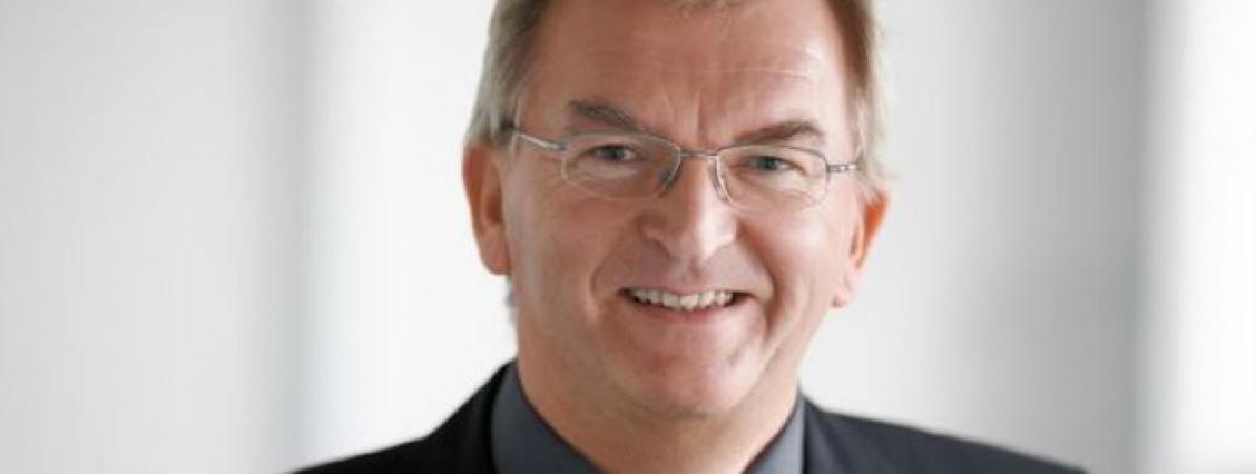 Prof. Dr. Johannes Einwag: „Durch effektive präventive Strategien lässt sich ein Großteil der Hart- und Weichgewebserkrankungen der Mundhöhle vermeiden.“ Prof. Dr. Johannes Einwag